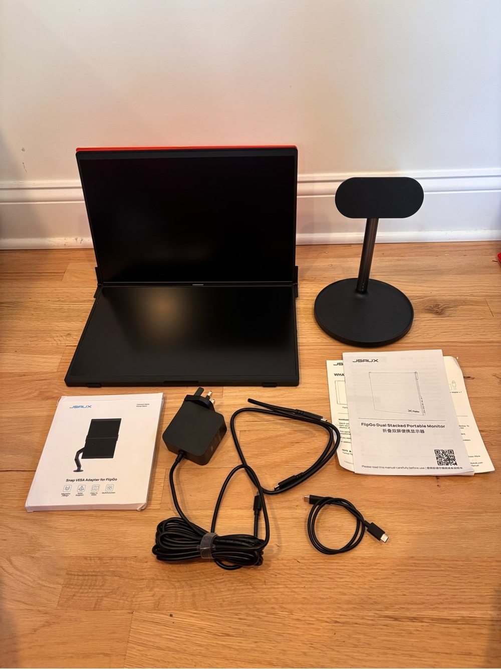 Preowned and in great condition JSAUX FLIP GO PORTABLE MONITOR bundle
